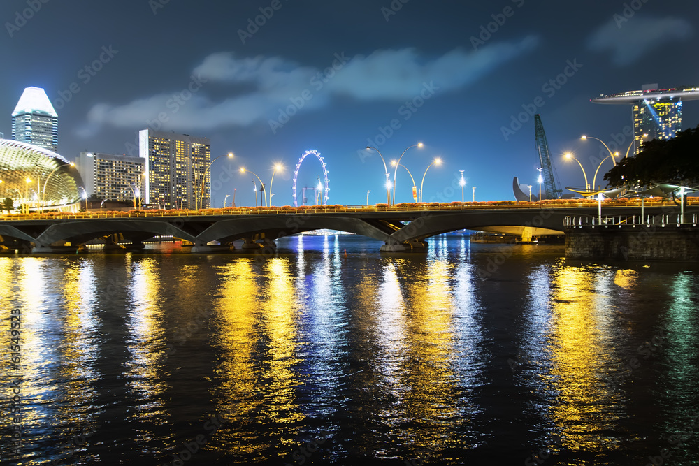 Obraz premium Reflections of Singapore River.