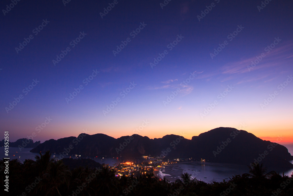 Obraz premium View point at Phi Phi island in the sunset, Krabi, Thailand