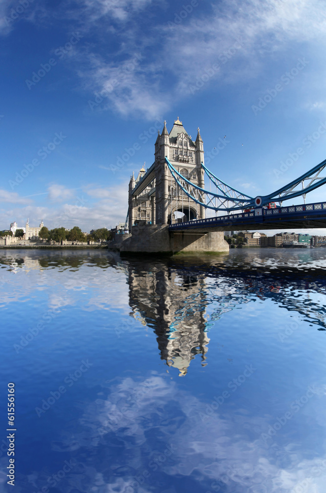 Obraz premium Famous Tower Bridge in London, England