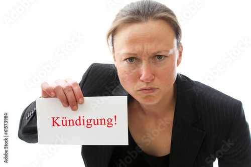 junge Frau hat Kündigung erhalten