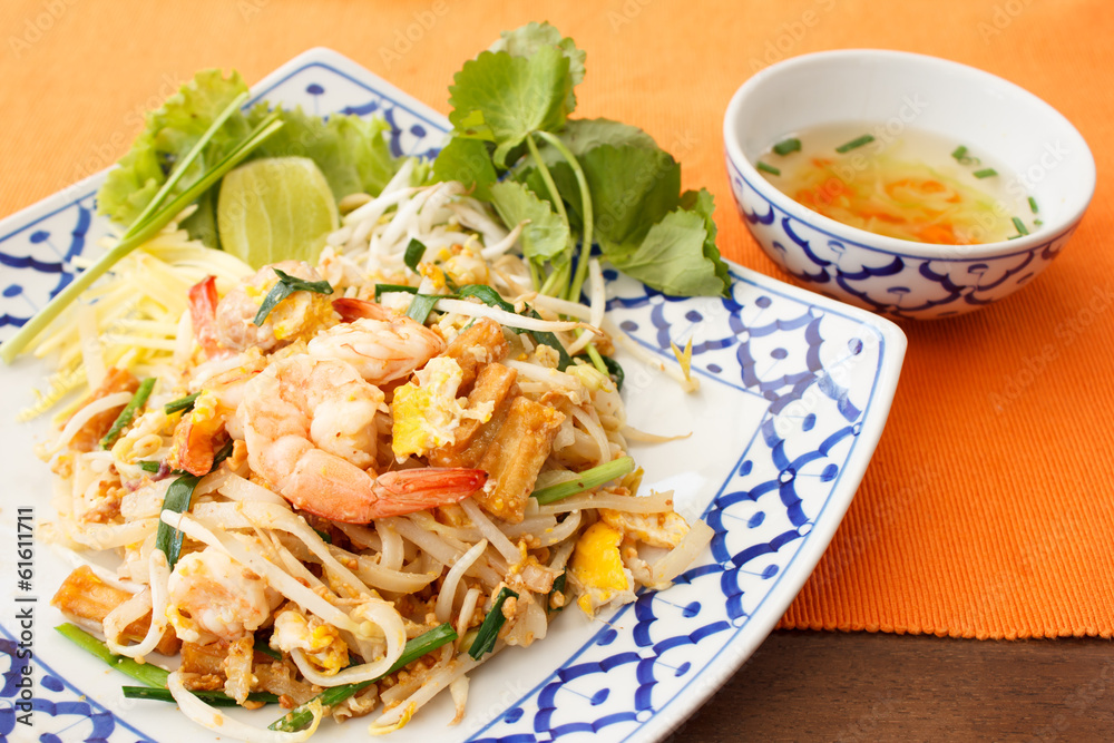 stir-fried rice noodles with shrimp