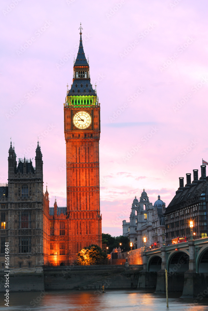 Big Ben clock tower in the evening with colorful sky
