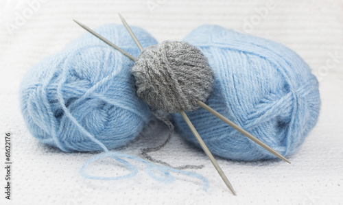blue and gray wool yarn ball