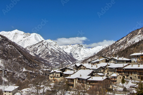 The village under the snow © huntz
