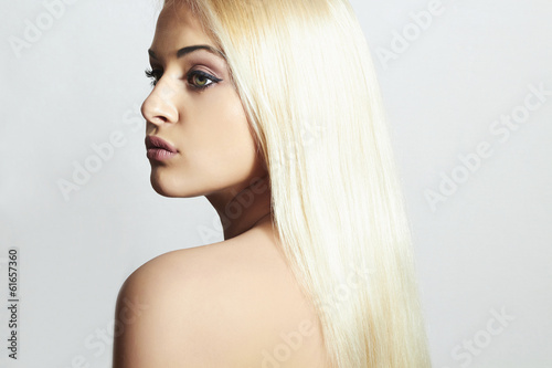 Beautiful Woman with Shiny Hair. Beauty Sexy Blond Girl