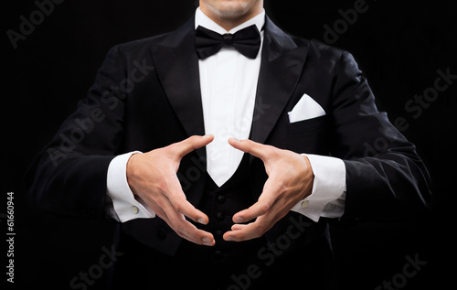 Fotografering magician showing trick
