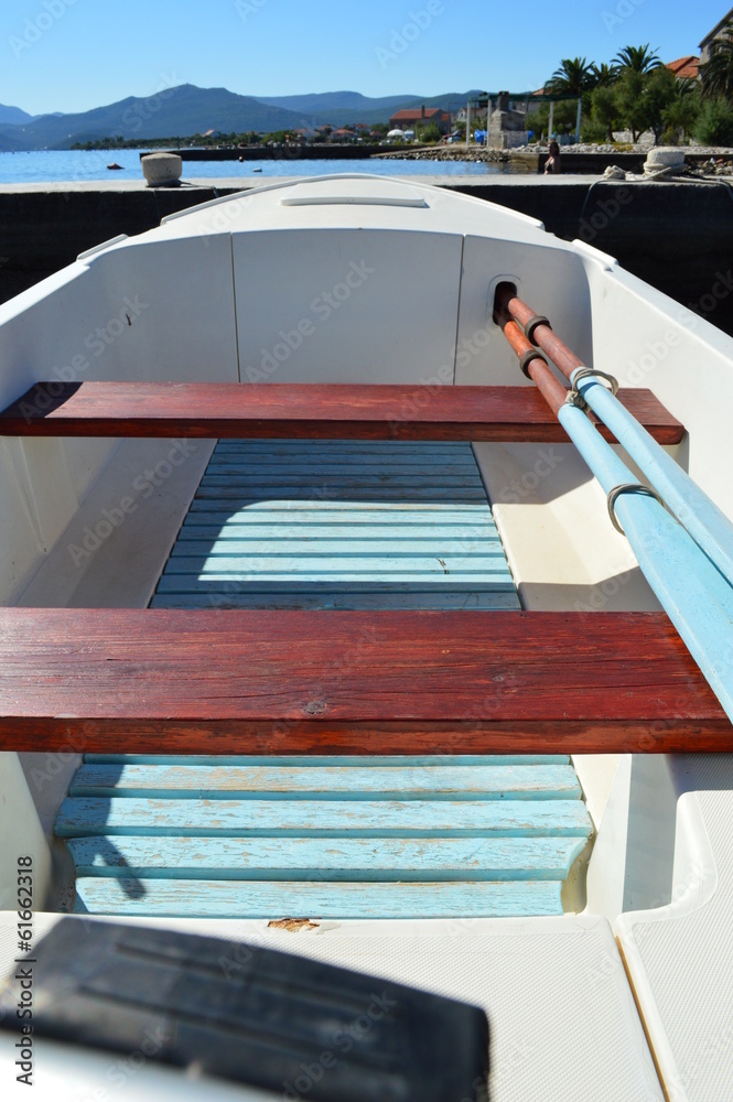 Obraz premium Boat and paddles