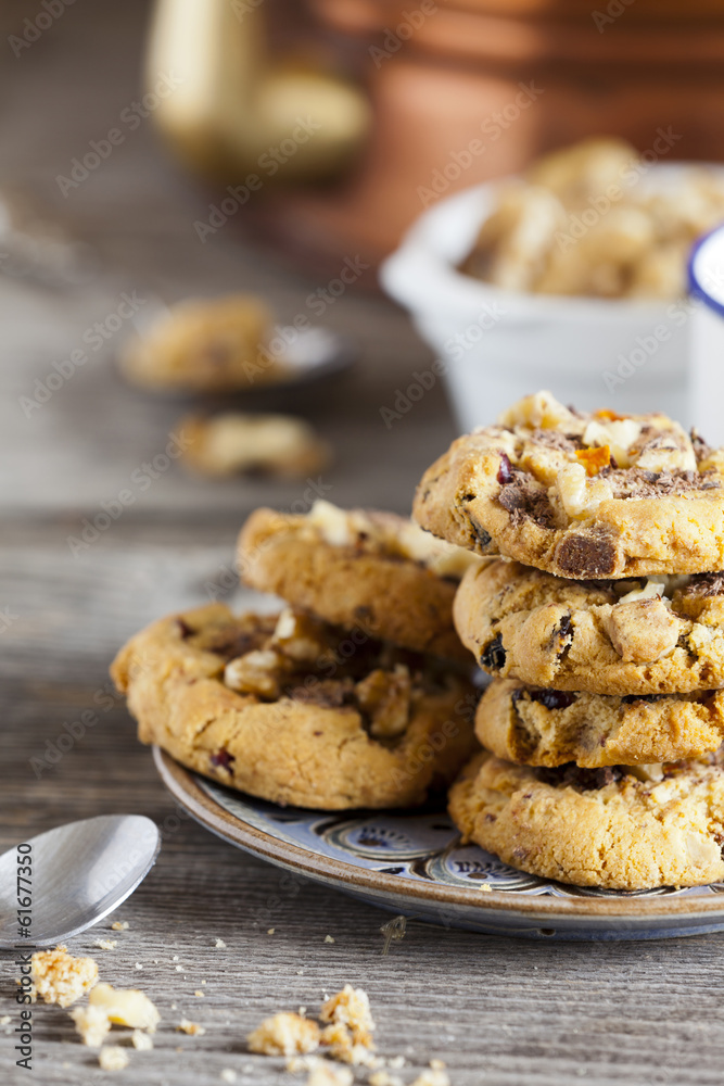 Scharfe Walnuss Schillie Cookies auf einem Teller Scharfe Walnuss Schillie Cookies auf einem Teller