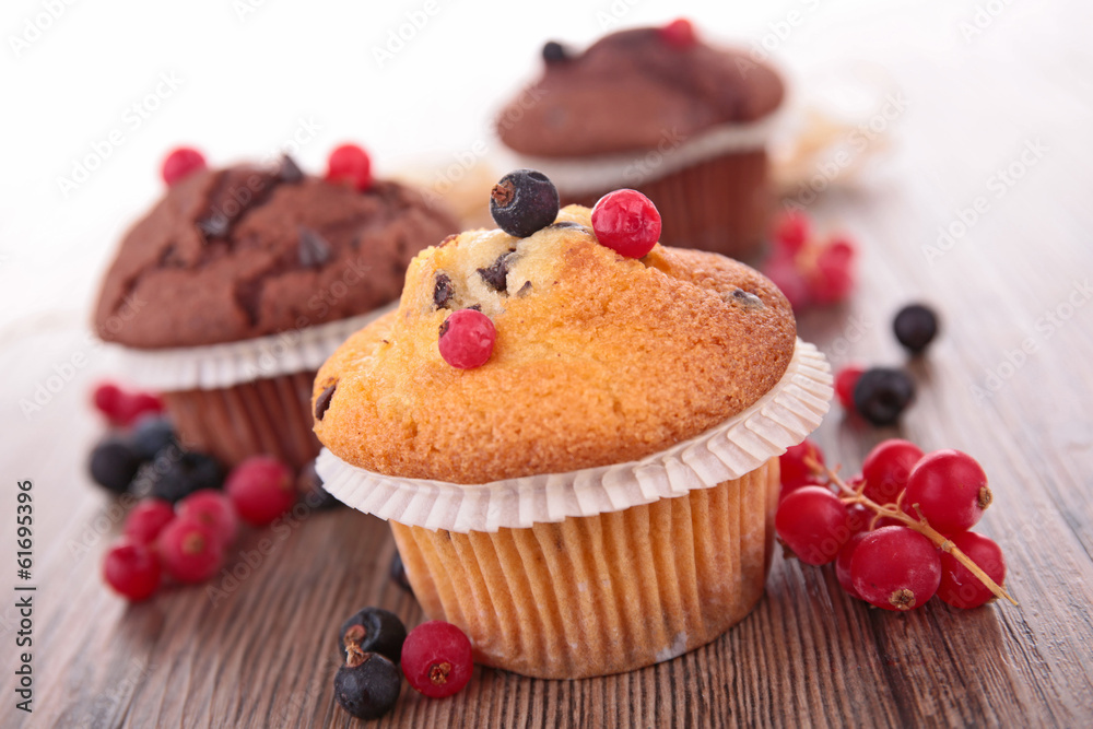 muffin with berries