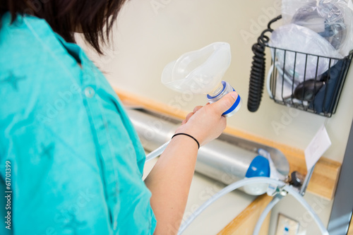 Картината върху платно Pregnant Woman Holding Nitrous Oxide Mask