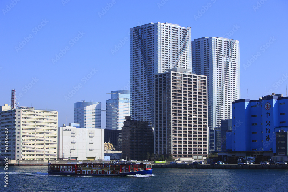 Fototapeta premium Sumida River and Scyscrapers in Kachidoki