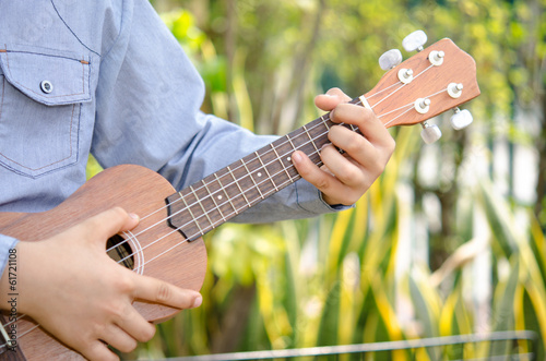 Child Play the ukulele