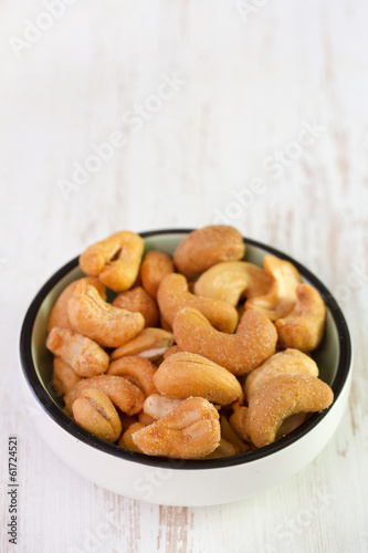 salted cashew in bowl