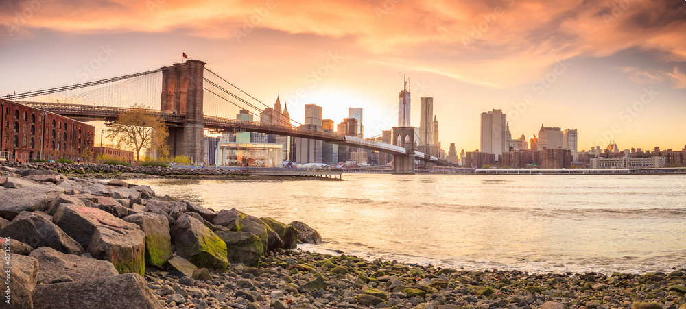 Naklejka premium Brooklyn Bridge at sunset