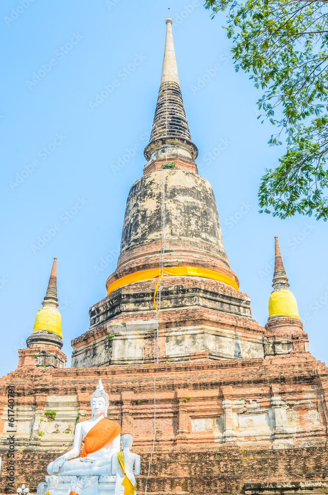 Fototapeta premium Wat Yai Chaimongkol temple in ayutthaya Thailand