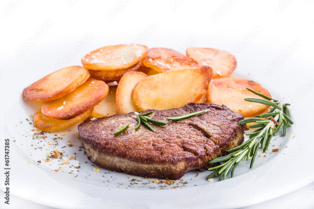 Rinderfilet mit Bratkartoffeln Rinderfilet mit Bratkartoffeln