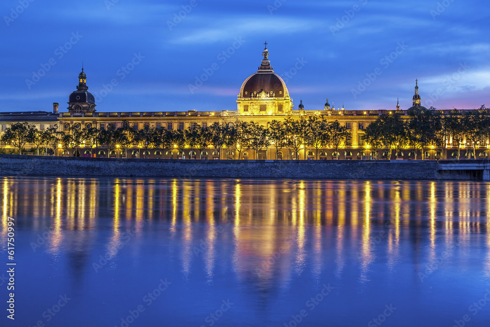 Fototapeta premium Lyon after sunset