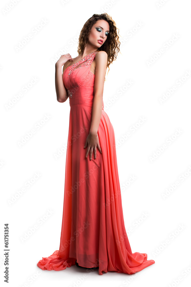 attraktive brünette junge Frau in langem Kleid
