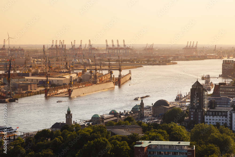 Fototapeta premium Hamburg Harbor Sunset