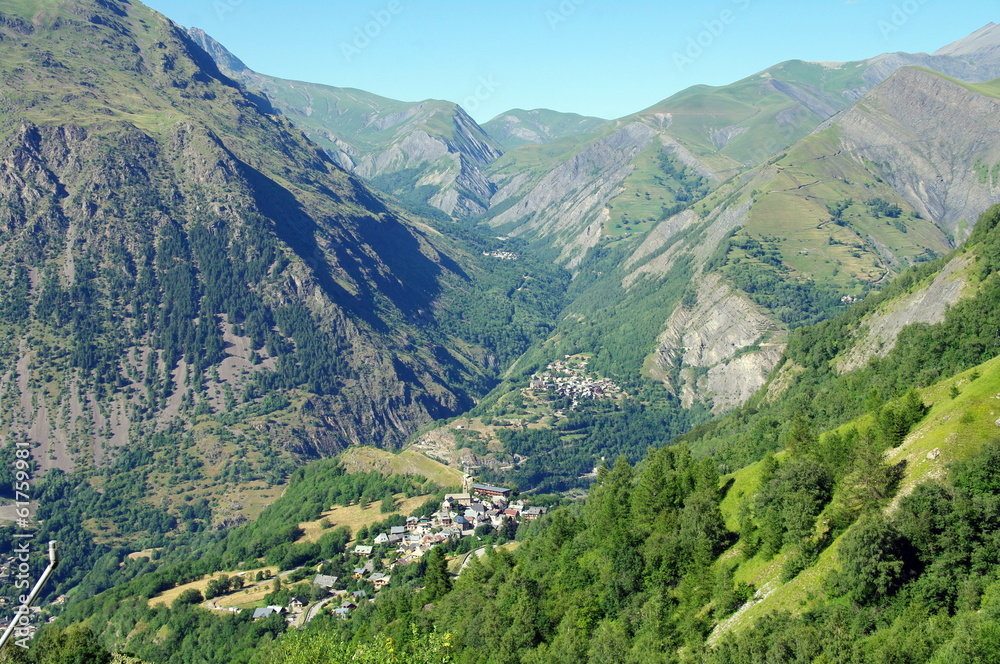 vue sur l'alpes d'huez vue sur l'alpes d'huez