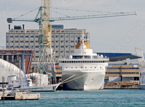 ship in the port © Riccardo Arata