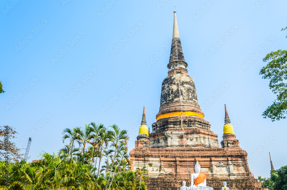 Fototapeta premium Wat Yai Chaimongkol temple in ayutthaya Thailand