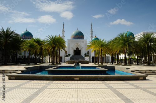 Картината върху платно Front Facade of Al-Bukhari Mosque
