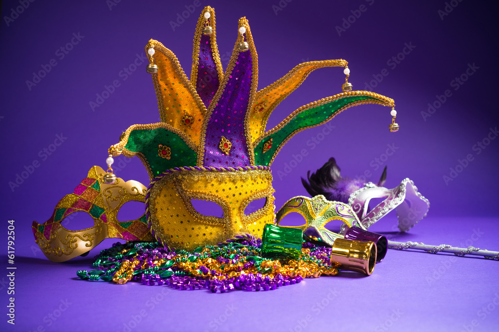 Fototapeta premium Assorted Mardi Gras or Carnivale mask on a purple background