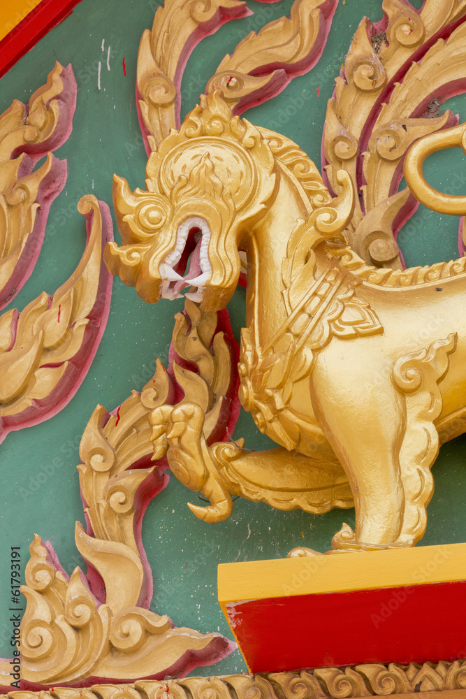 Fototapeta premium Gold Singha in the temple