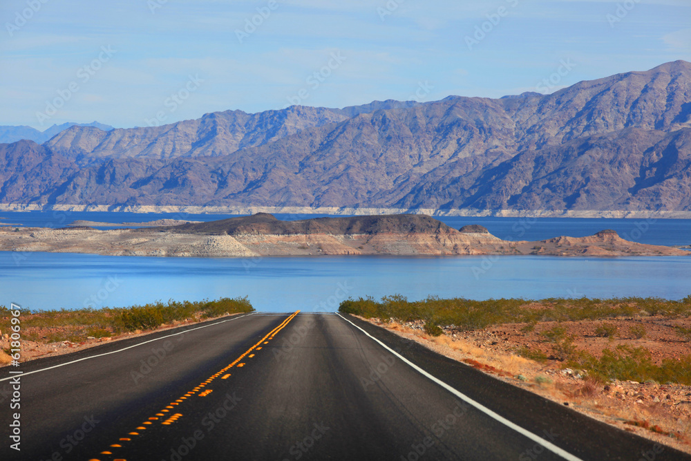 Scenic drive to Lake Mead