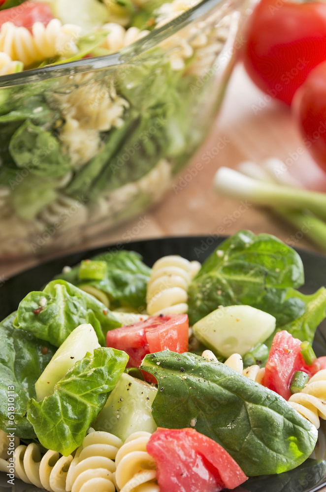 Spinach and rotini pasta salad