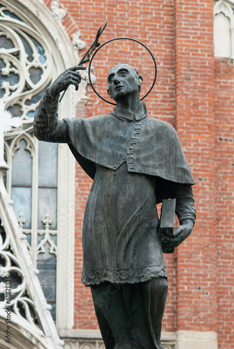 Statua di San Carlo Borromeo  Monza
