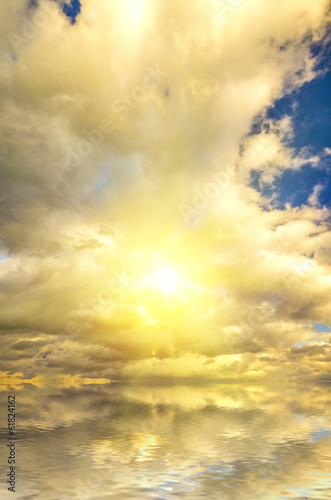 Fotografie Fantastic sunset, similar to the explosion fireball in the sky