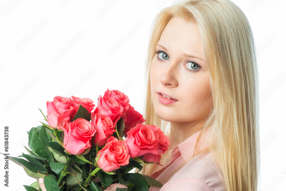 Blondes Mädchen mit Rosen