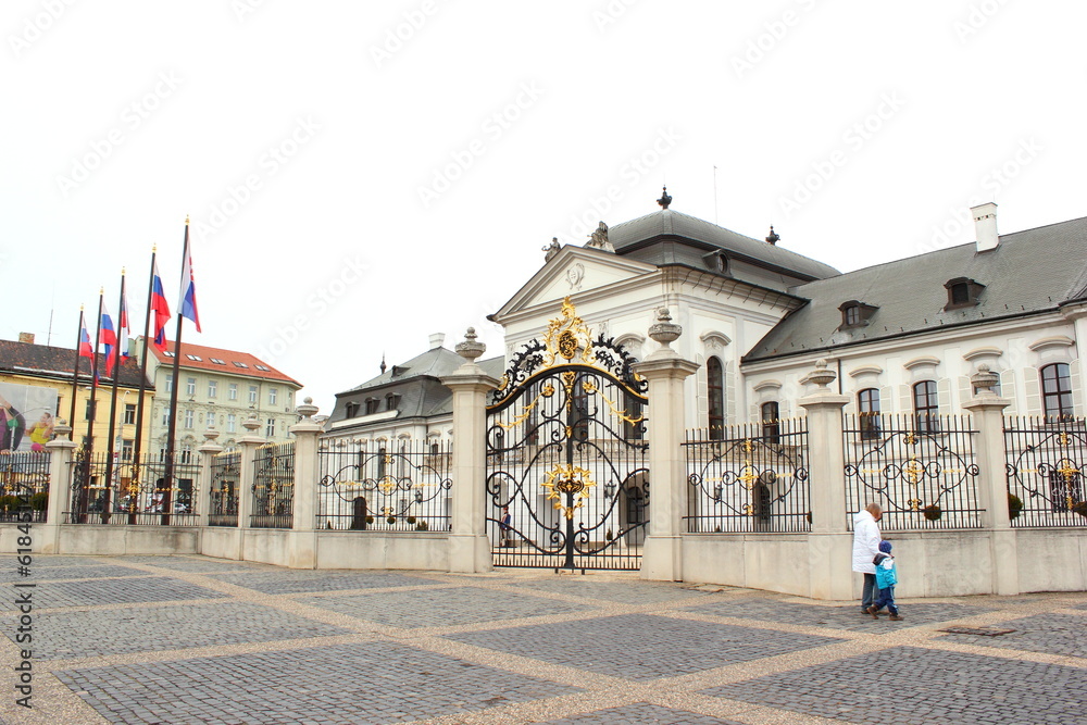 Palais Grassalkovich mit Vorplatz in Bratislava