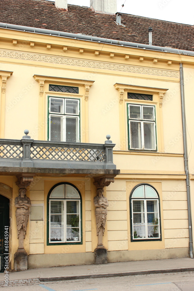 Historische Fassade in der Kaiserstadt Baden bei Wien