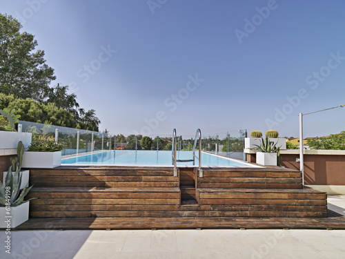 moderna piscina in terrazza photo