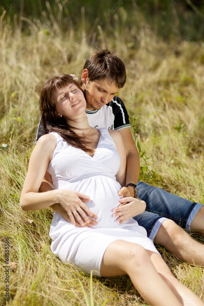 pregnant woman with husband pregnant woman with husband