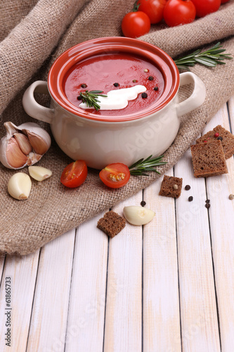 Fototapeta Naklejka Na Ścianę i Meble -  Tasty tomato soup on wooden table