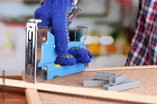 Fastening wooden lath and cork board using construction stapler