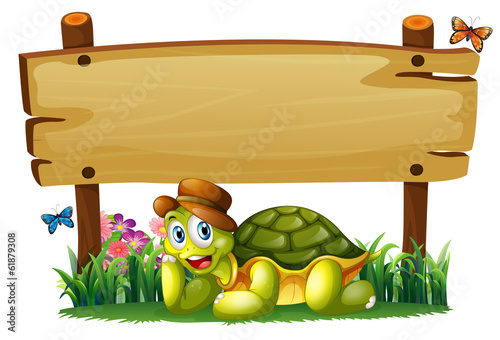 A smiling turtle below the empty wooden board