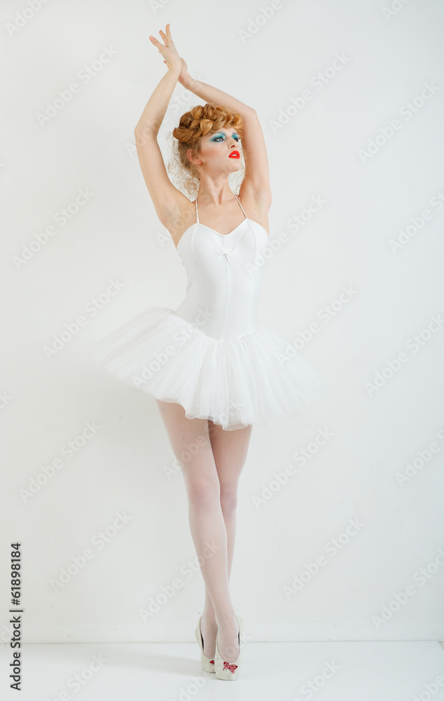 Naklejka premium Portrait of a beautiful girl with fashion makeup - red lips, sty