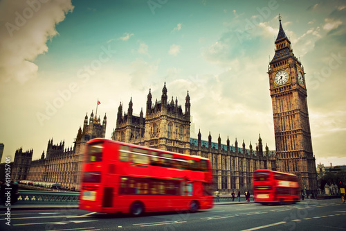 Fototapeta Londyn, Wielka Brytania Czerwony autobus w ruchu i