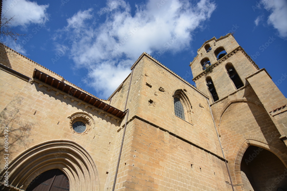 Fachada y torre iglesia de Laguardia (Logroño,La rioja, Alava)