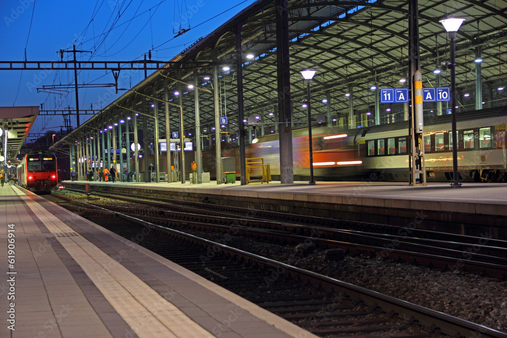 bahnhof bei nacht in olten StockFoto Adobe Stock