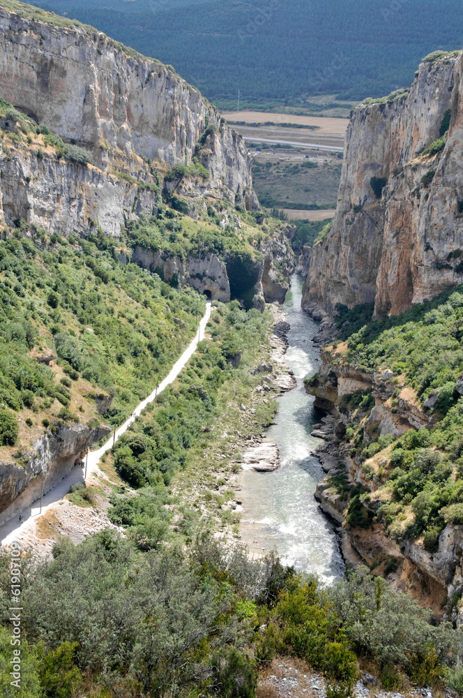 Foz of Lumbier, nature reserve in Navarre (Spain) Foz of Lumbier, nature reserve in Navarre (Spain)