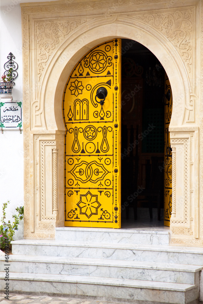 Fototapeta premium Yellow door