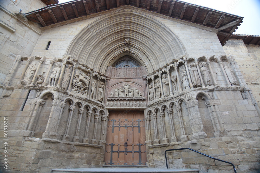 Fachada romanica iglesia en Logroño (La Rioja)