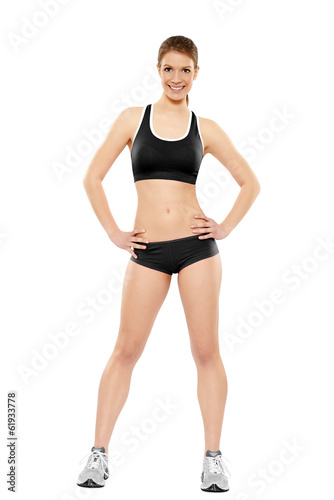 Frau in Fitnessoutfit schwarz