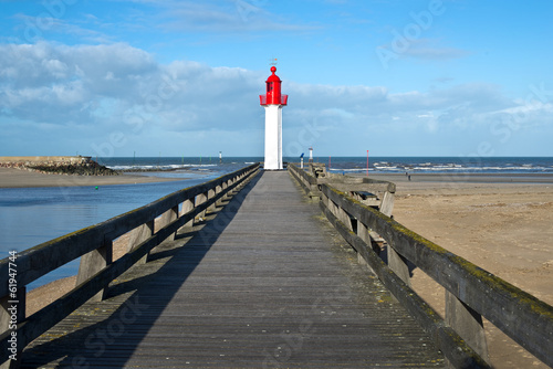 Jetée et phare à Trouville, Normandie